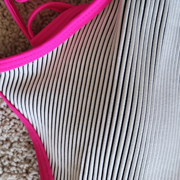 Stripe bikini - Picture 3 of 7